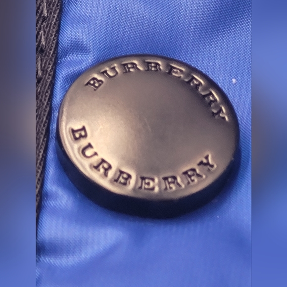 Burberry Down Puffer Vest & removable hood Size 8Y - Picture 6 of 10